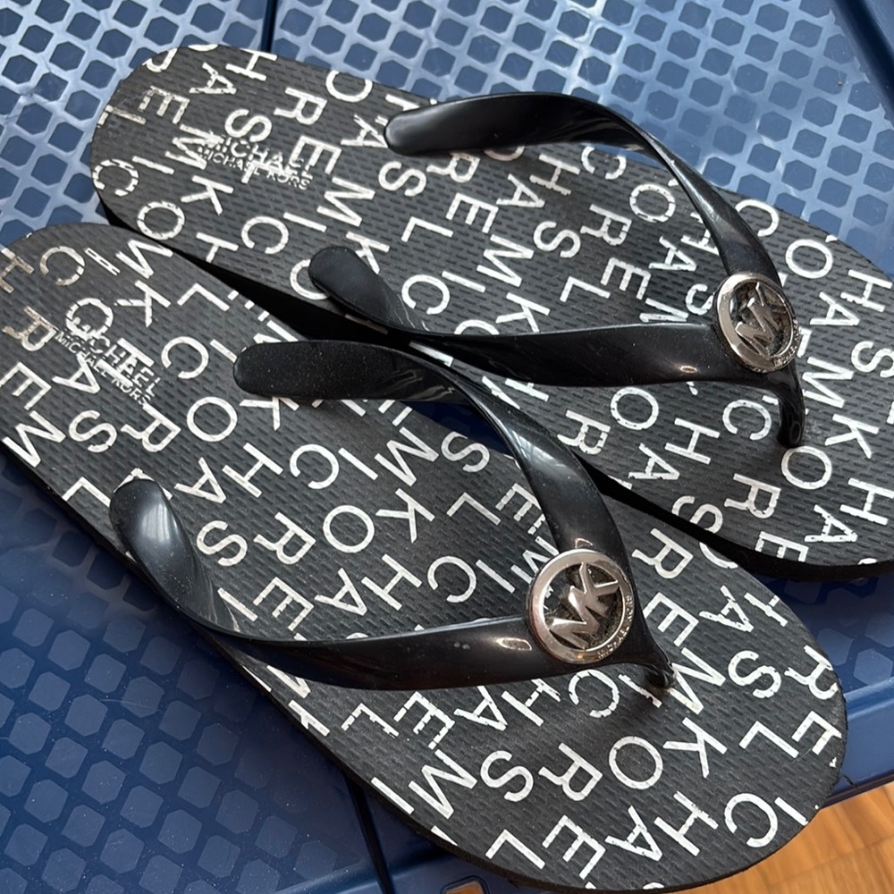 Michael Kors Black Logo Flip Flops - Picture 5 of 5